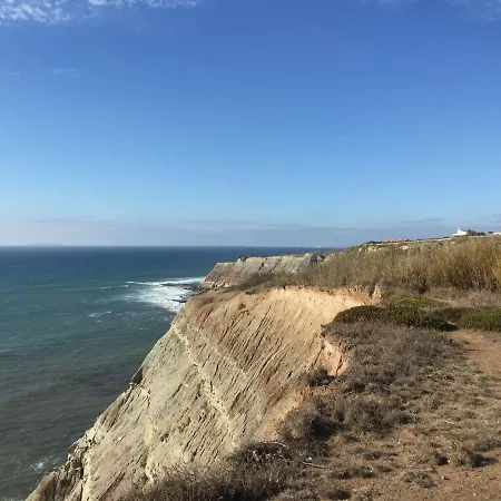 In Portugal With Sea View & Pool فيلة